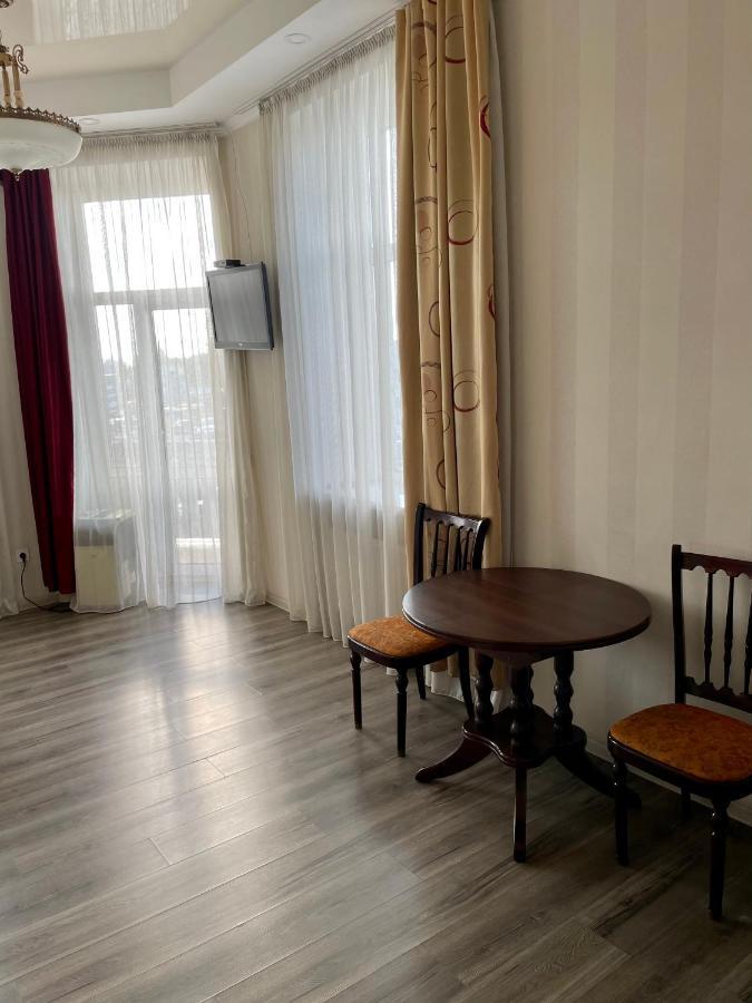 Apartment Studio -Біля Вокзалу-Недалеко Від Центру-Городоцька 151 Lviv Dış mekan fotoğraf